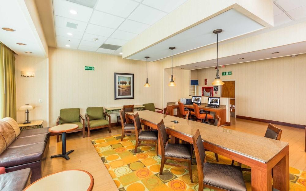 Hampton By Hilton Queretaro Tecnologico Hotell Exteriör bild