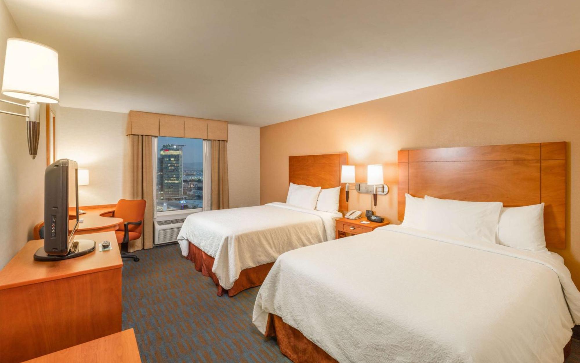 Hampton By Hilton Queretaro Tecnologico Hotell Exteriör bild
