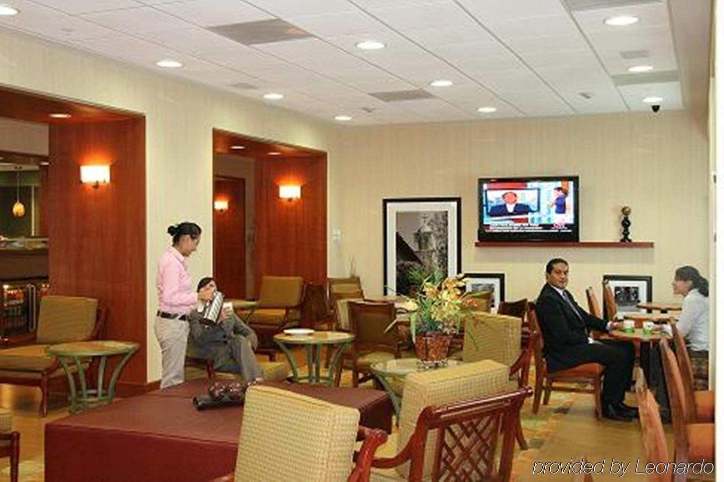 Hampton By Hilton Queretaro Tecnologico Hotell Restaurang bild